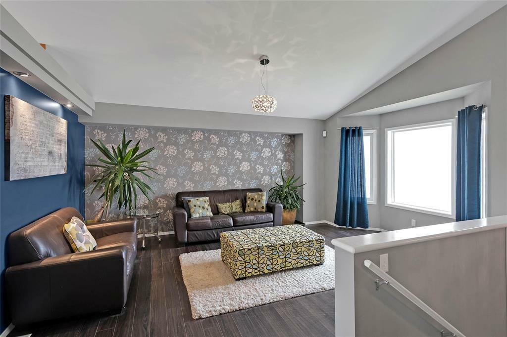 Property Photo: 122 La Porte Drive MB R3V 0A9