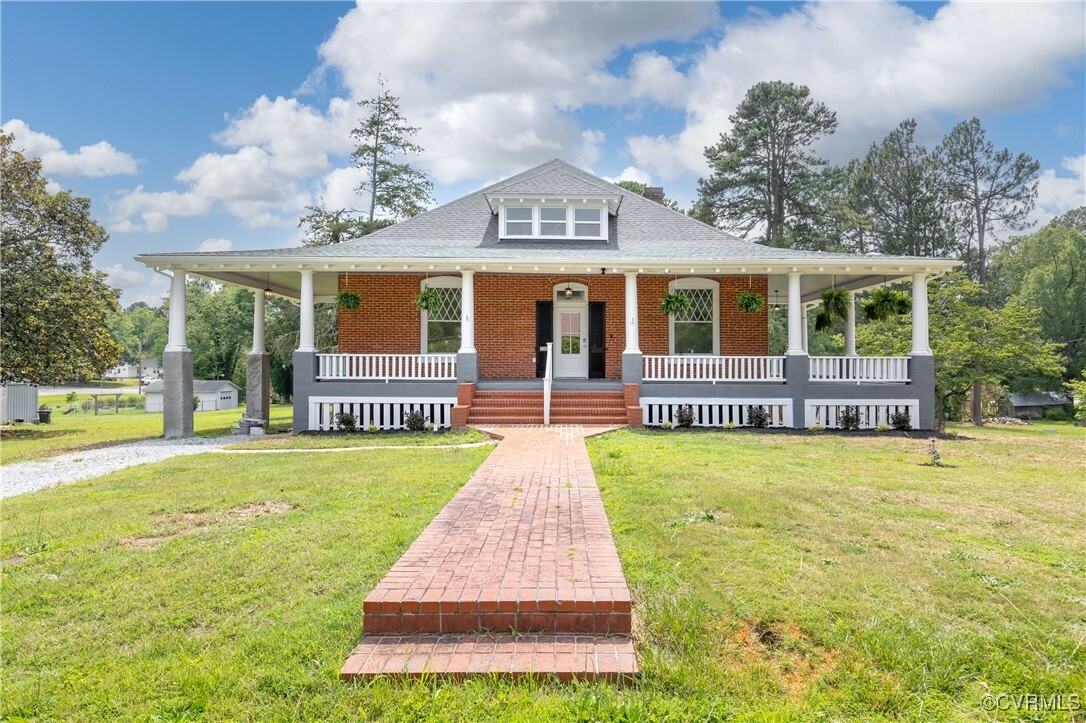 Property Photo:  2301 Lee Avenue  VA 23974 