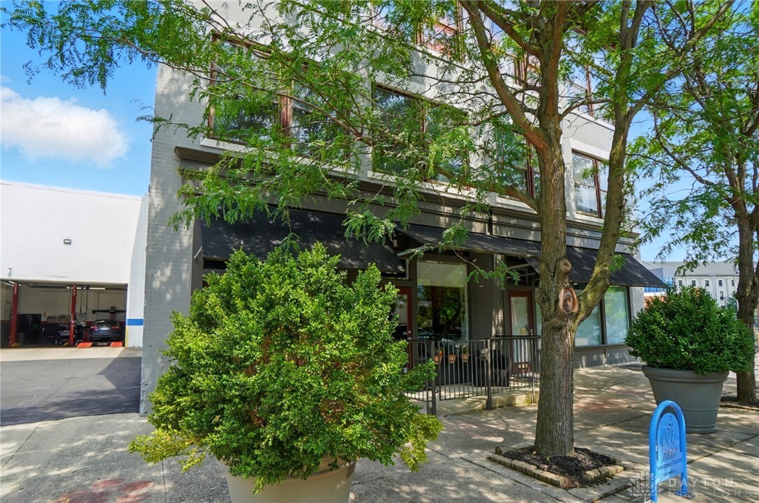 Property Photo: 18 S Saint Clair Street 203 OH 45402