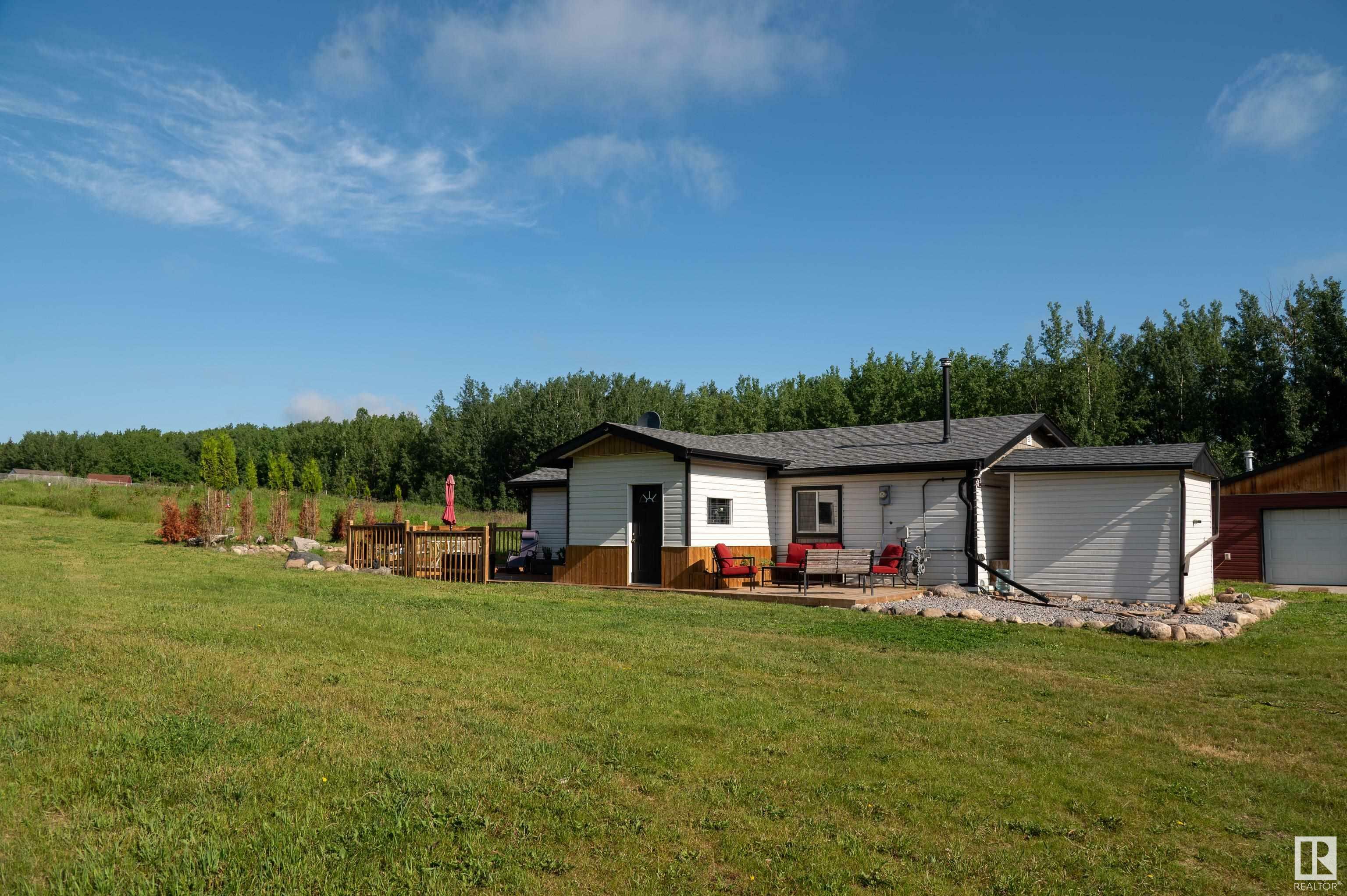 Property Photo: 1414 37 Highway 233 AB T0E 1V0