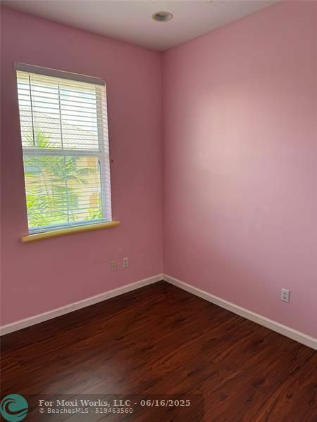 Property Photo: 3924 Laurel Ln 3924 FL 33073