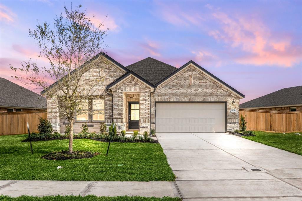 Property Photo: 5103 Magnolia Springs Drive TX 77584