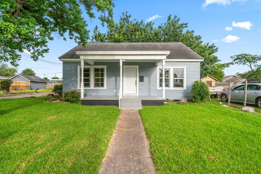Property Photo: 1313 Elm Street TX 77520