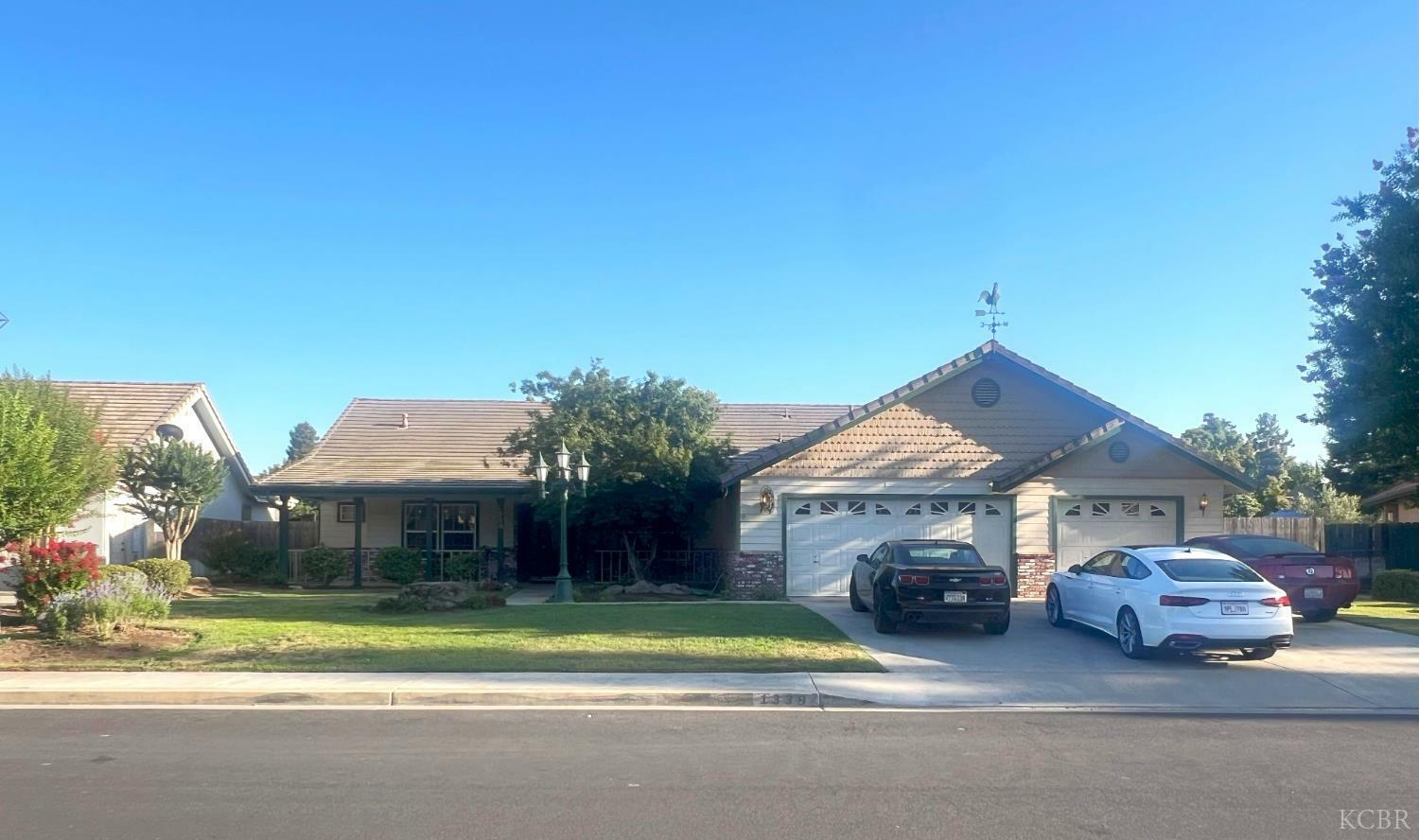 Property Photo: 1339 E Feemster Avenue CA 93292