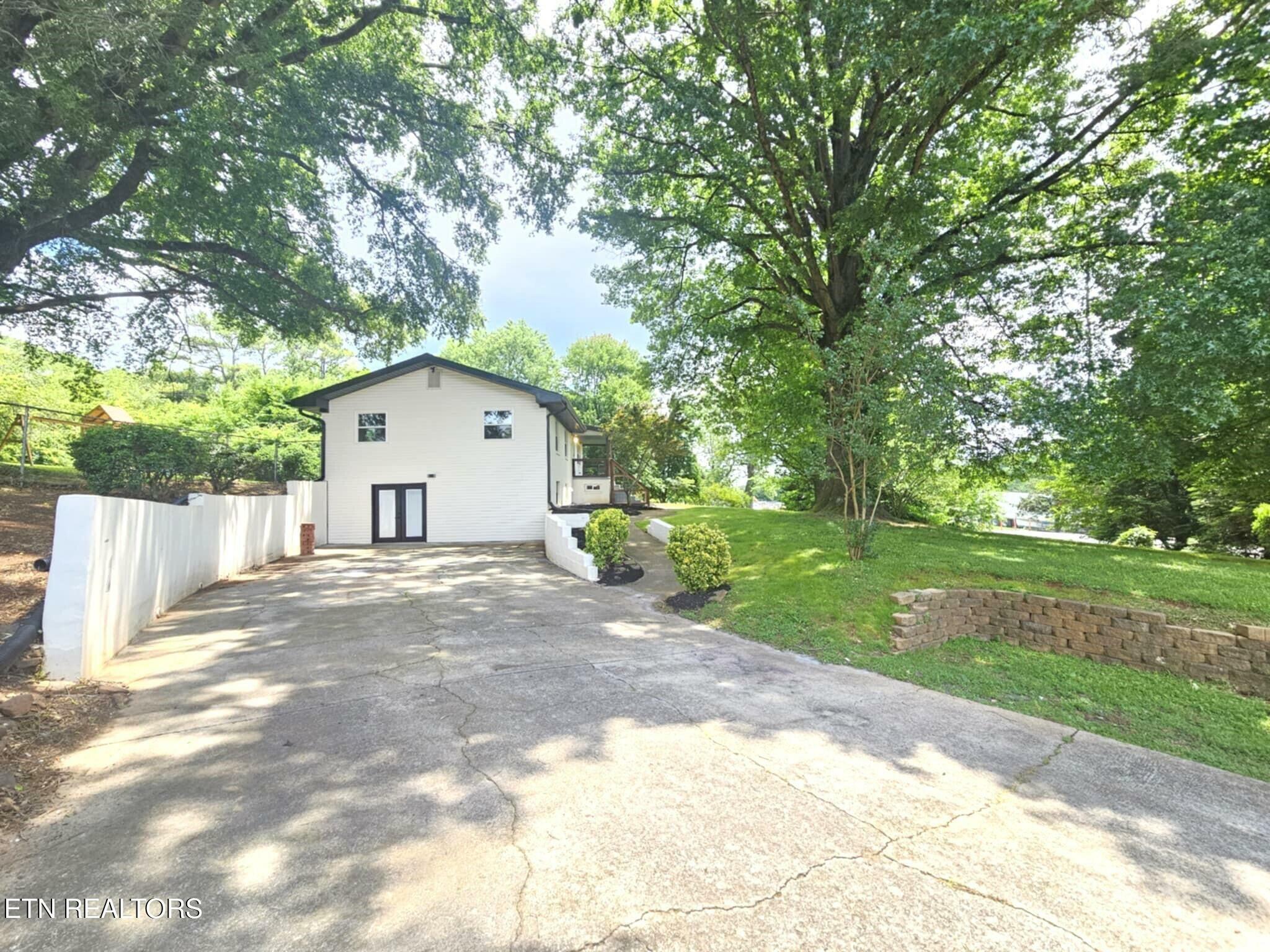 Property Photo: 5501 Parker Drive TN 37924