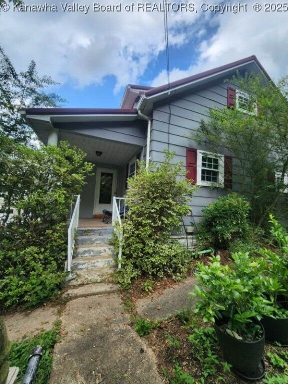 Property Photo: 1395 Cemetery Hill Drive WV 25071