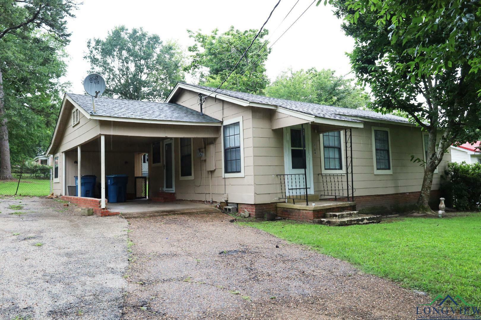 Property Photo:  2104 Ark St  TX 75670 