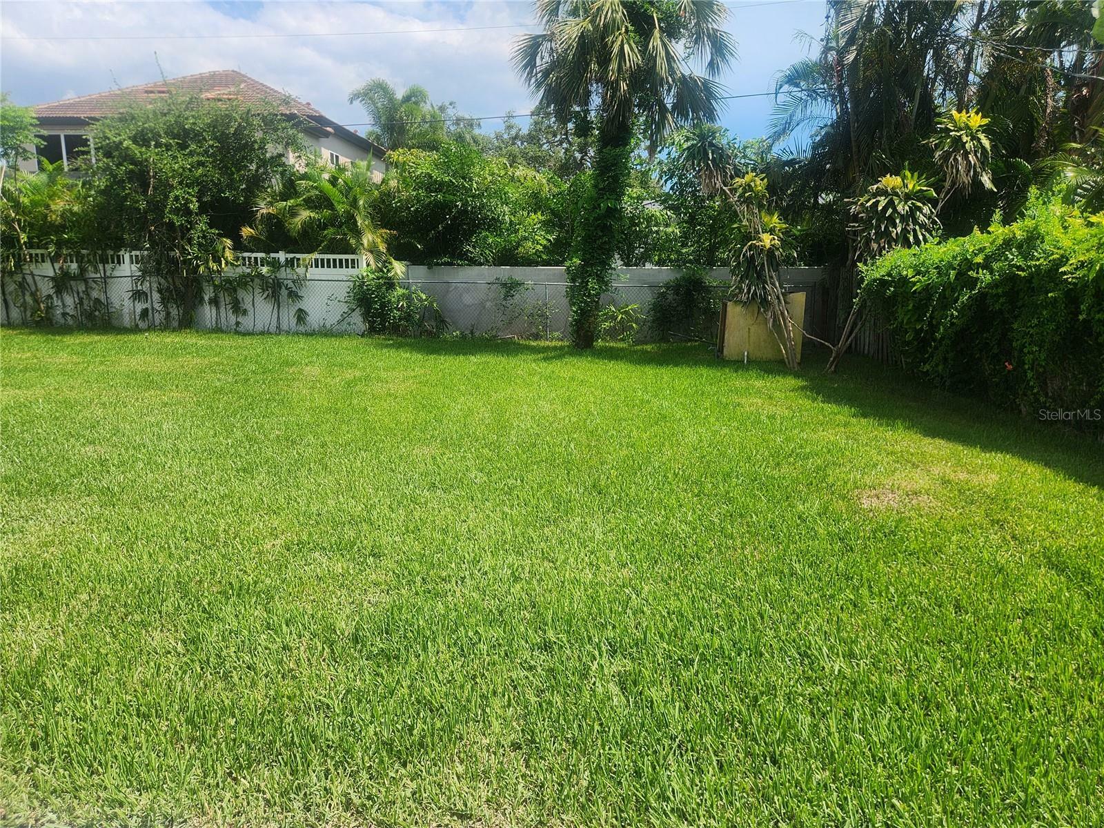 Property Photo:  1638 South Drive  FL 34239 