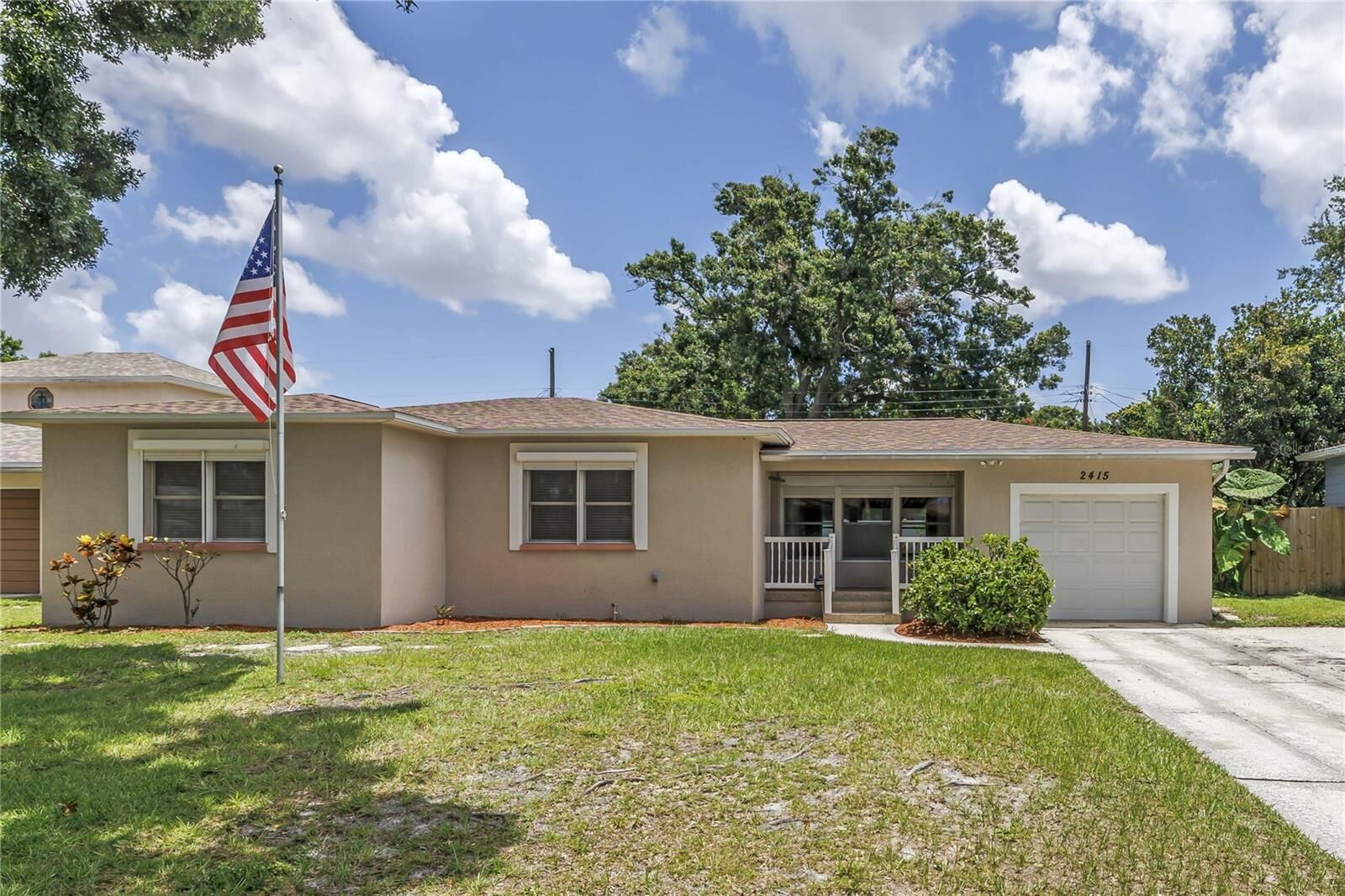 Property Photo: 2415 York Street N FL 33710