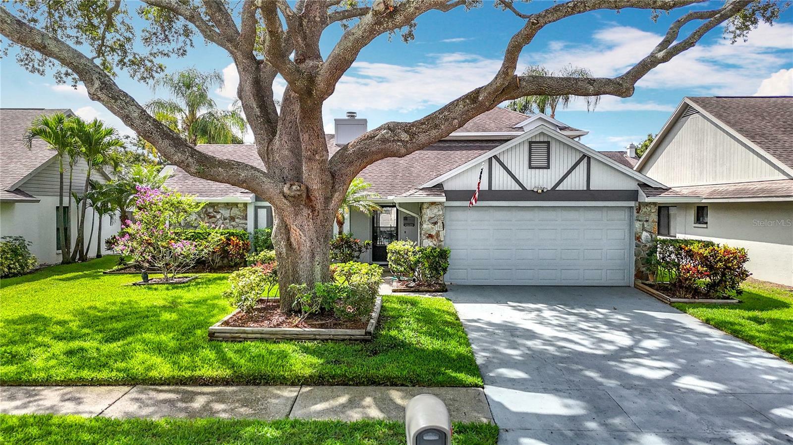Property Photo: 1906 White Cedar Way FL 33511