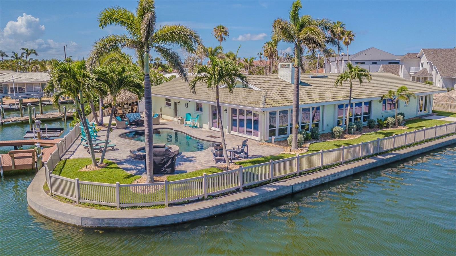 Property Photo: 5950 Bikini Way N FL 33706