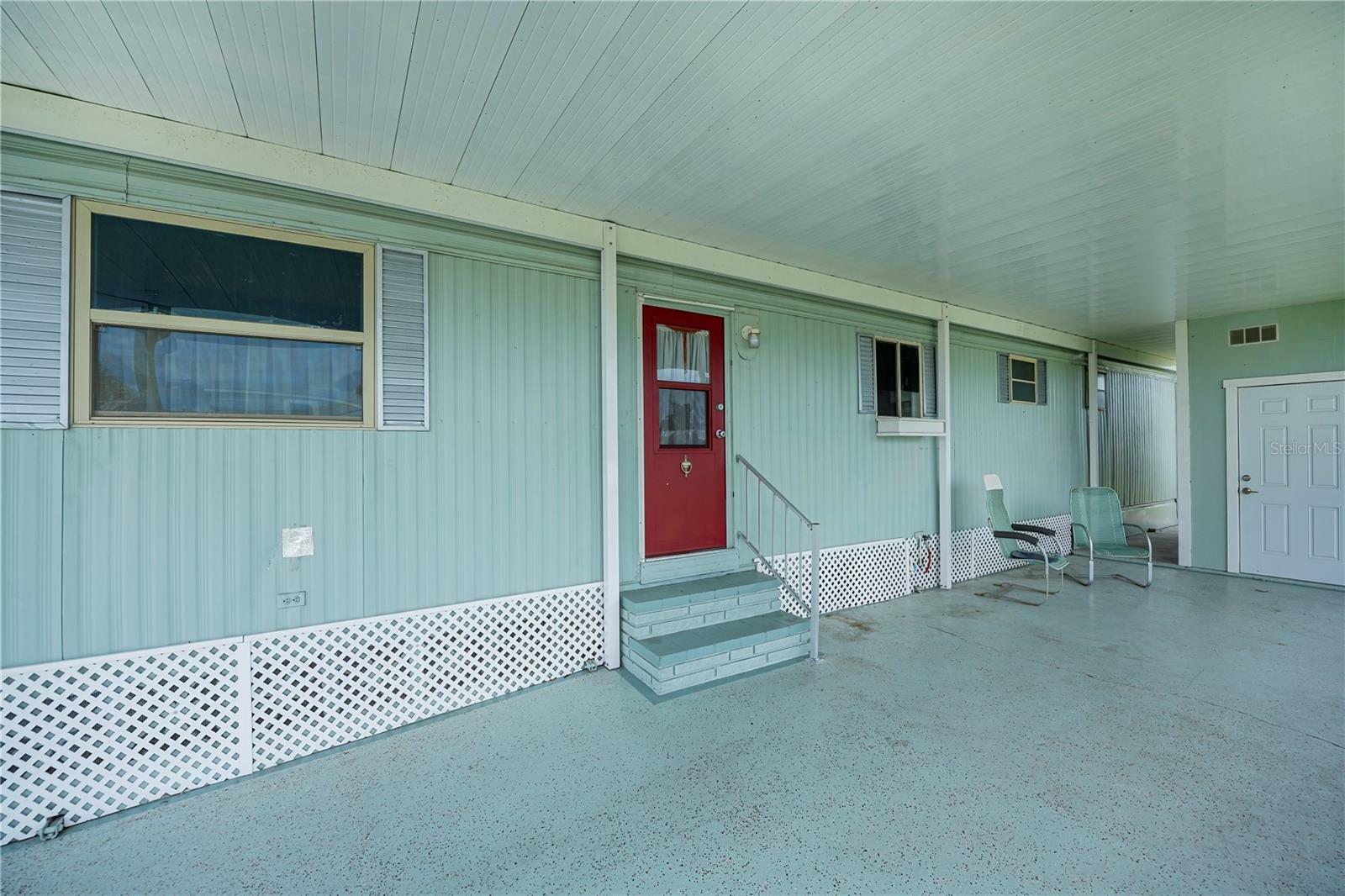 Property Photo: 527 Walnut Circle FL 34285