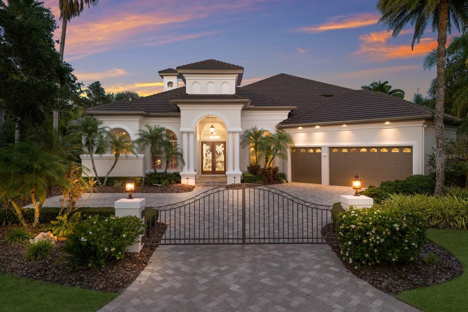Property Photo: 7211 Pasadena Glen FL 34202