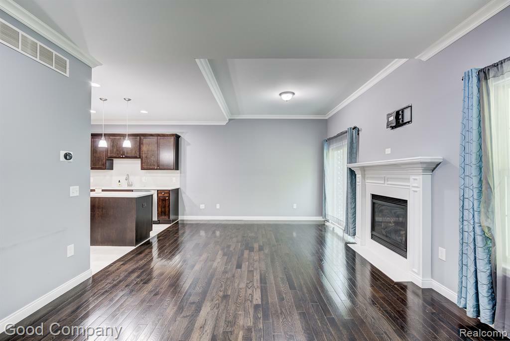 Property Photo: 1724 Barrington Court MI 48360 1328
