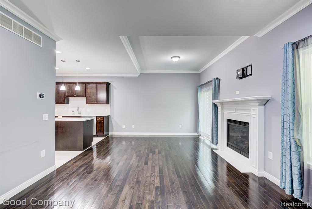 Property Photo:  1724 Barrington Court  MI 48360 1328 