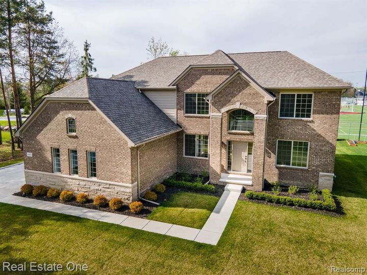 Property Photo:  3122 Frankton Drive  MI 48083 5072 