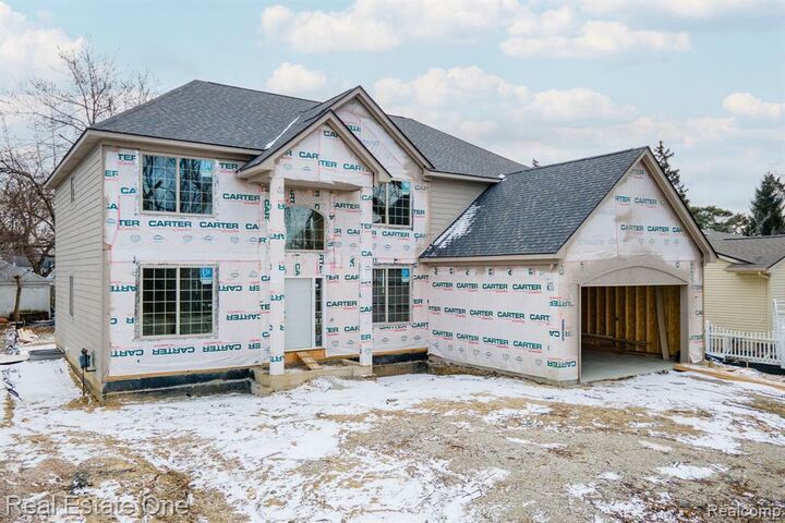 Property Photo:  3122 Frankton Drive  MI 48083 5072 