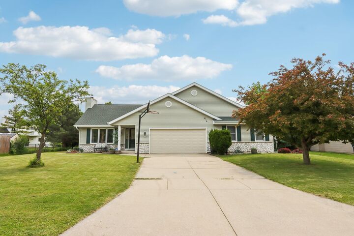 7170 S Countryside Dr  Franklin WI 53132 photo