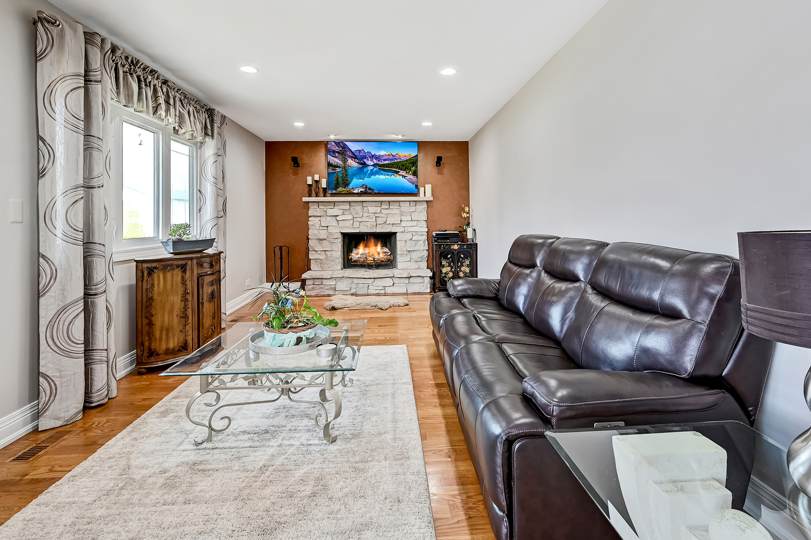 Property Photo: 308 Oakbrook Court IL 60103