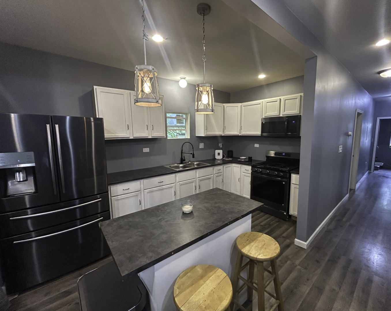 Property Photo: 8537 S Kingston Avenue IL 60617