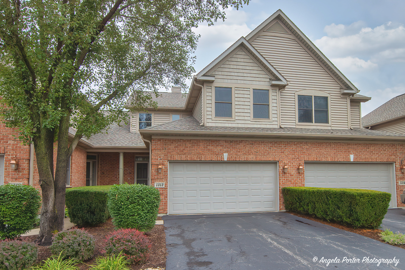 Property Photo: 1312 Inverness Court IL 60002