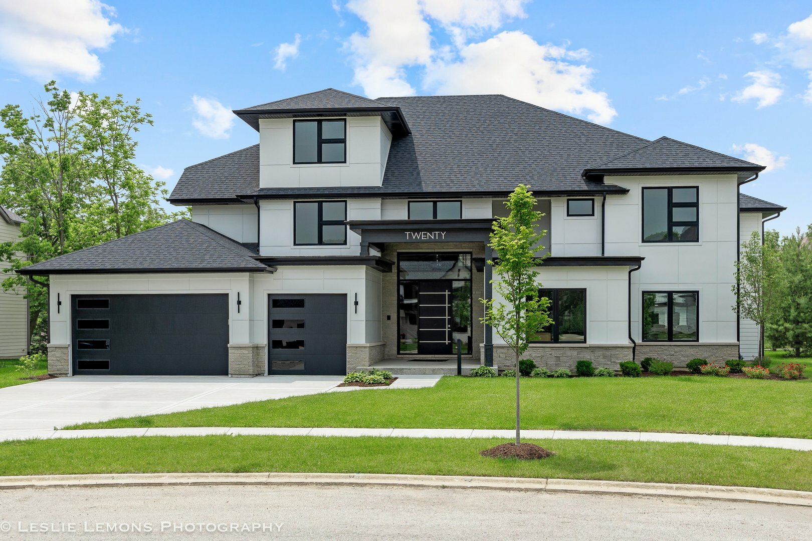 Property Photo: 20 Pinnacle Court IL 60565