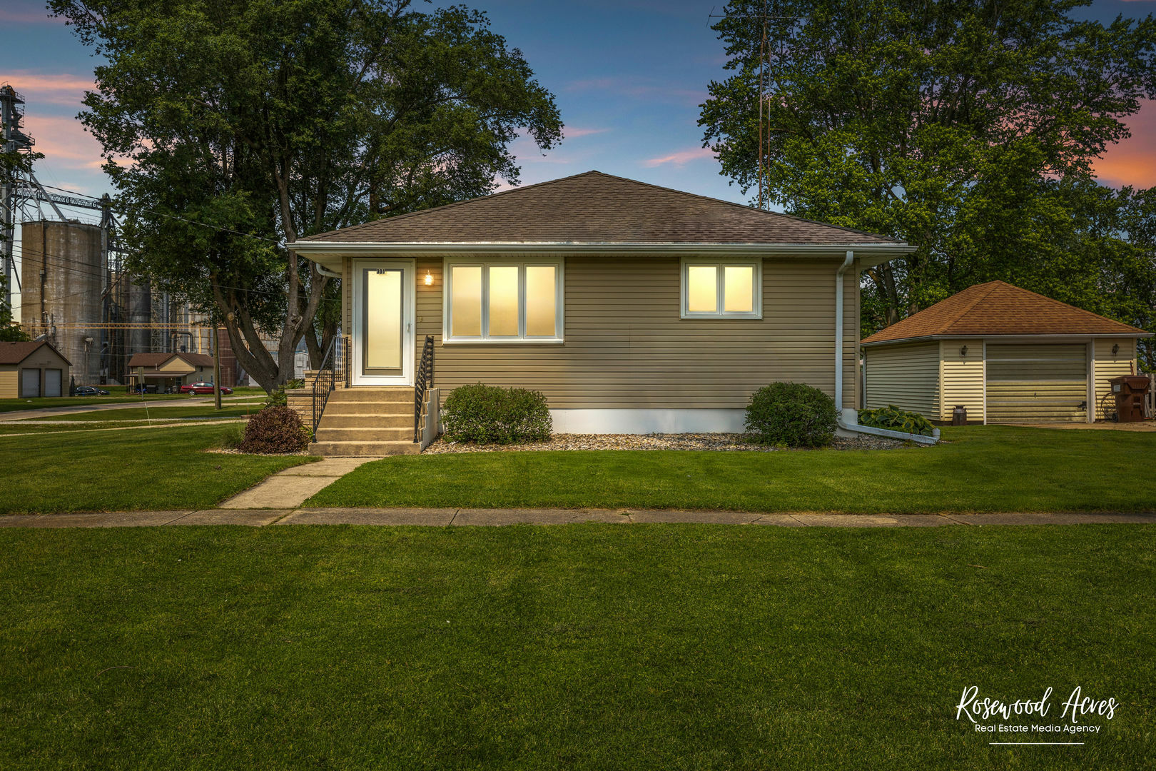 Property Photo: 301 N Second Street IL 60911