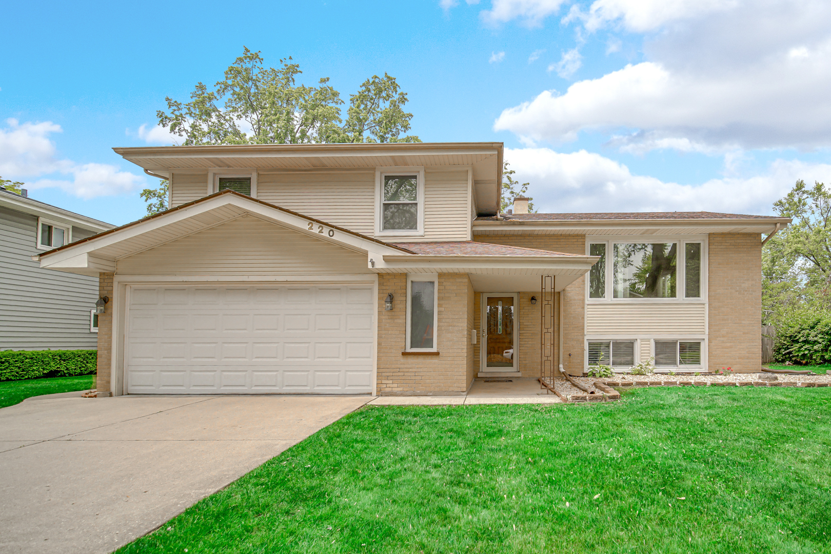 220 N Yates Lane  Mount Prospect IL 60056 photo