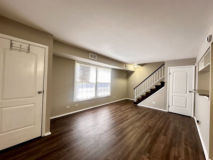 Property Photo:  1401 N Glen Circle D  IL 60506 