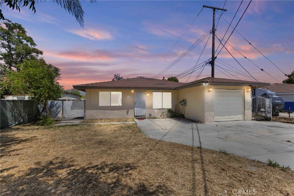 Property Photo:  315 S Mistletoe Avenue  CA 92583 