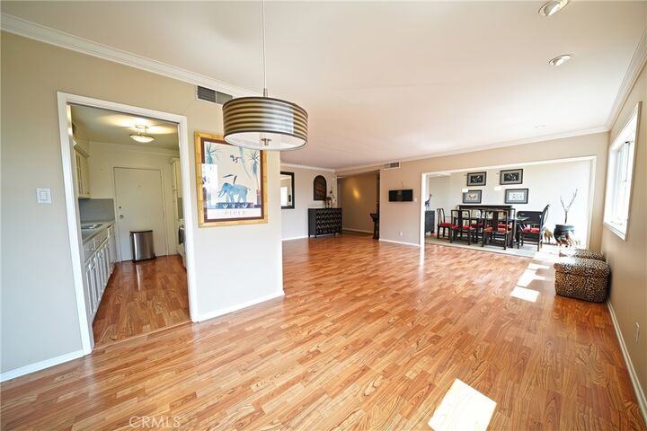 Property Photo:  1525 N Hayworth Avenue 304  CA 90046 