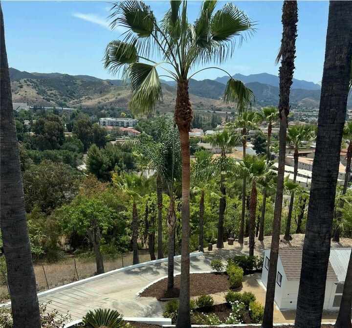 Property Photo:  567 Lone Oak Drive  CA 91362