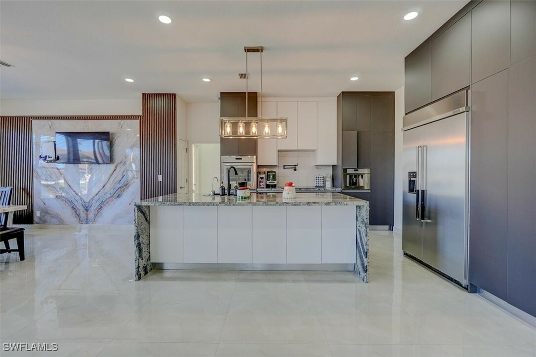 Property Photo: 2019 SW 29th Terrace FL 33914