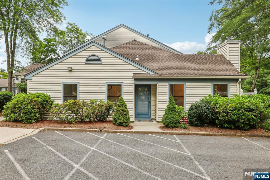 7 Eakens Court  Mahwah NJ 07430 photo