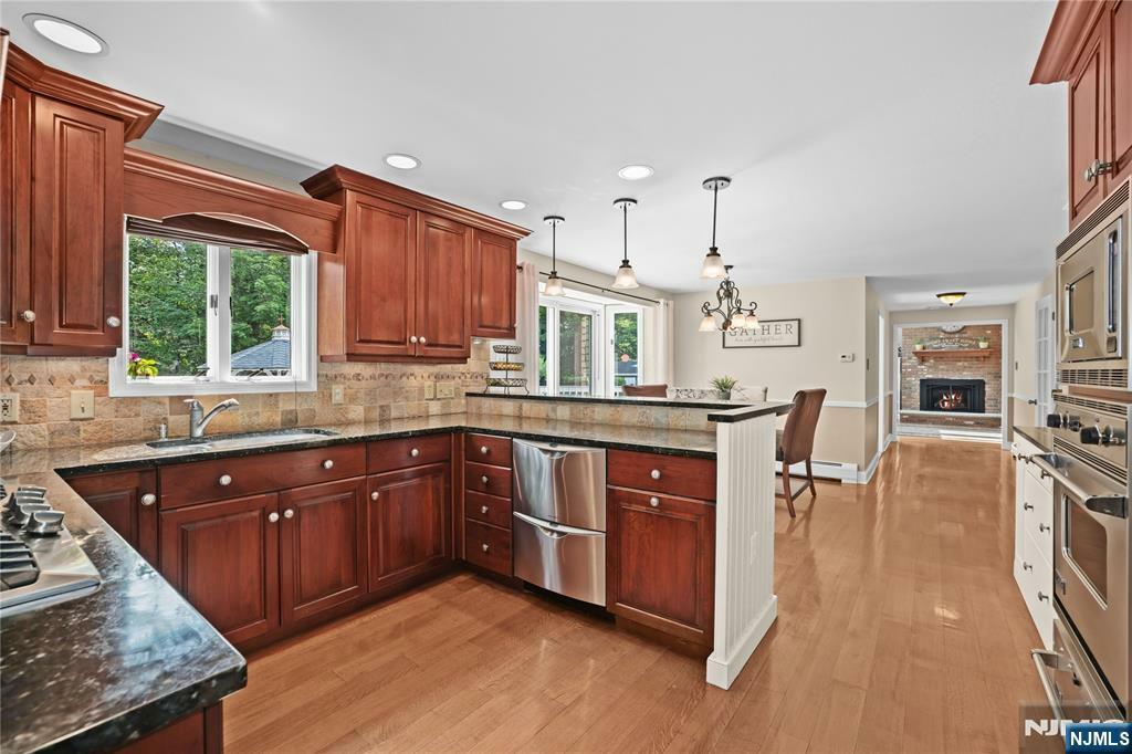 Property Photo:  8 Fieldstone Drive  NJ 07405 