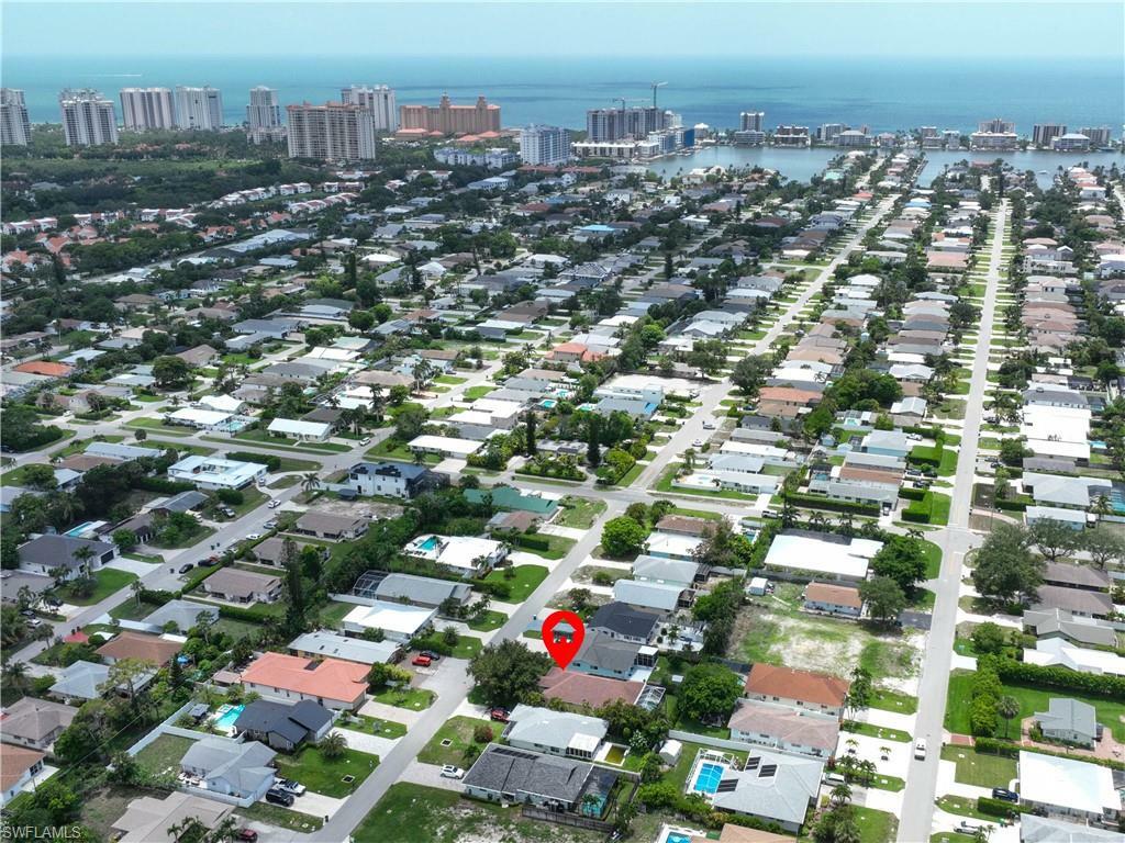 Property Photo: 725 95th Ave N FL 34108