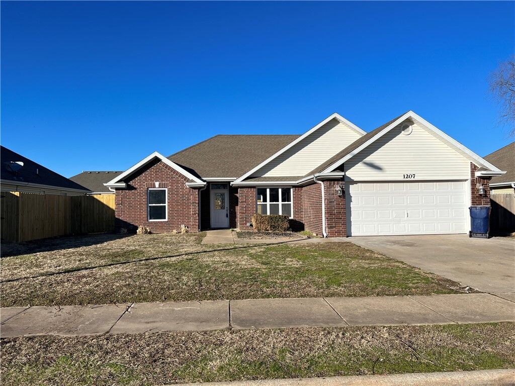 Property Photo:  1207 E Liberty  AR 72761 