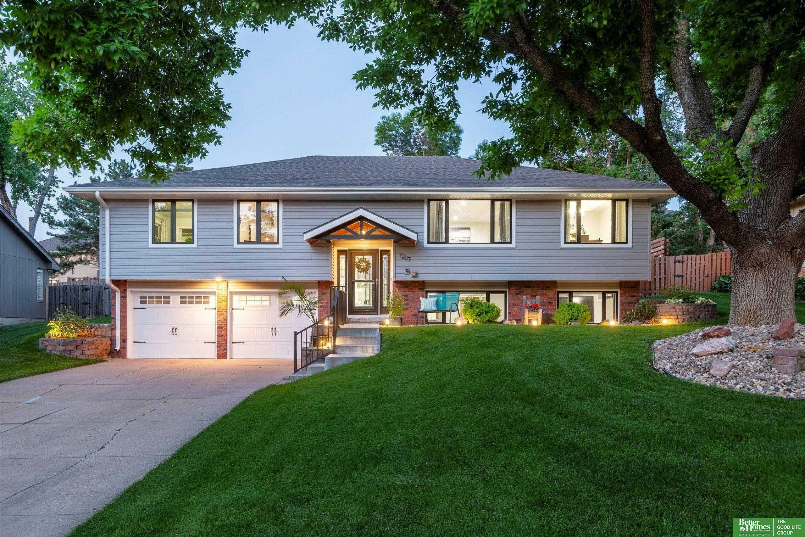 Property Photo:  1207 N 122 Street  NE 68154 