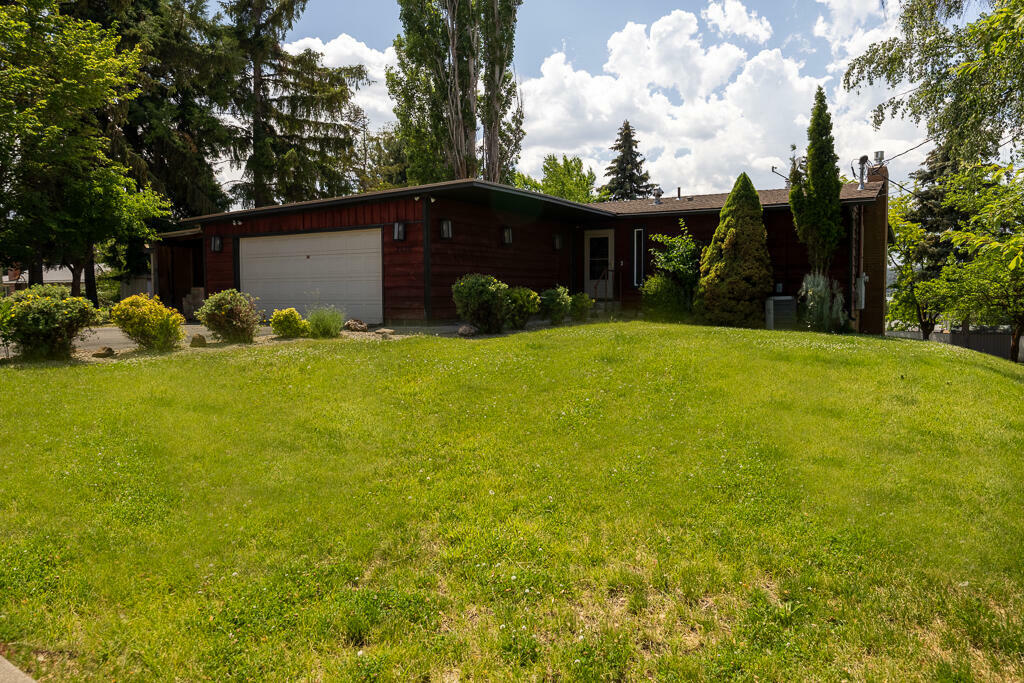 Property Photo: 2530 Berkeley Street OR 97601