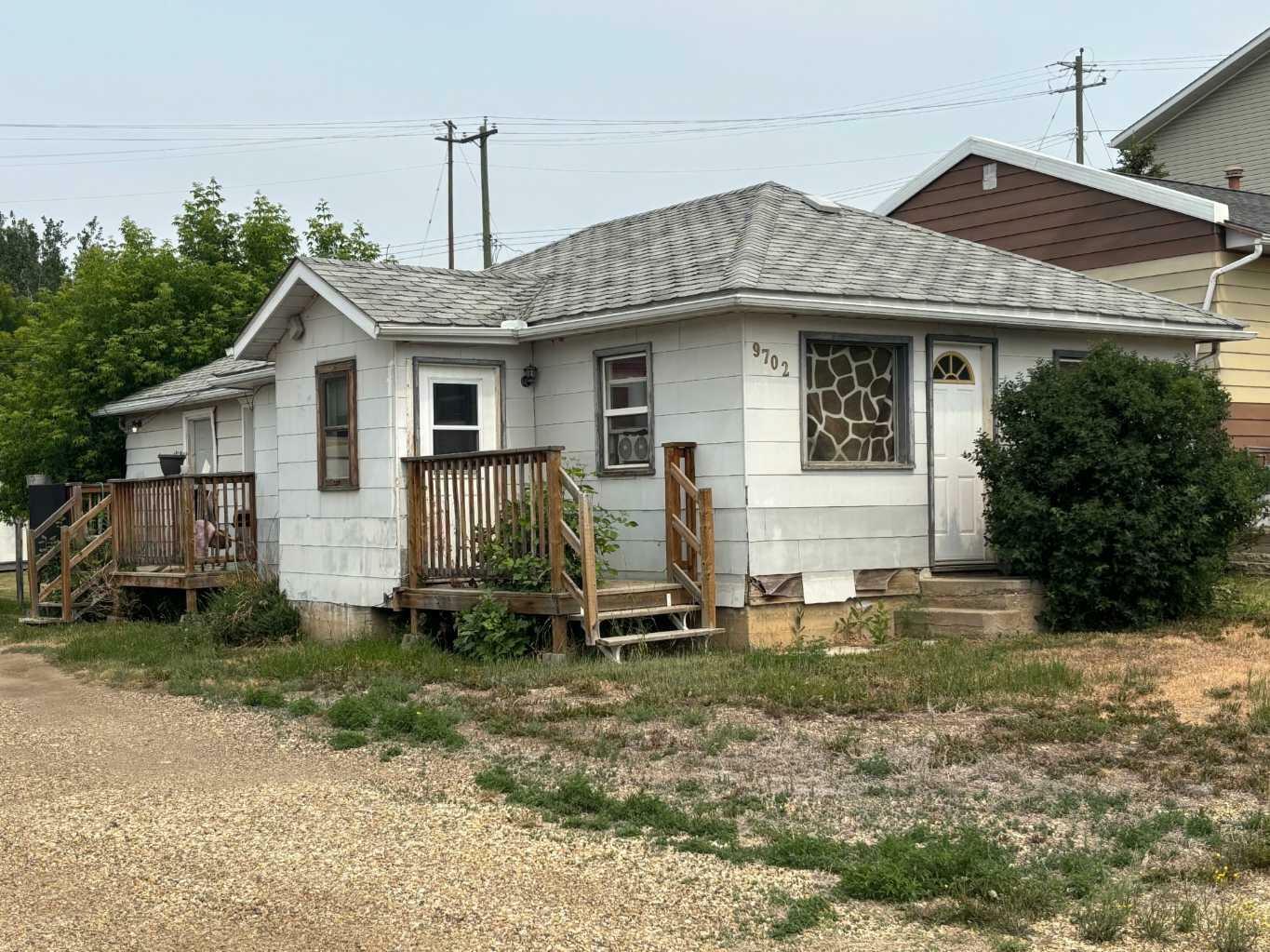 Property Photo: 9702 94 Avenue AB T8S 1J1