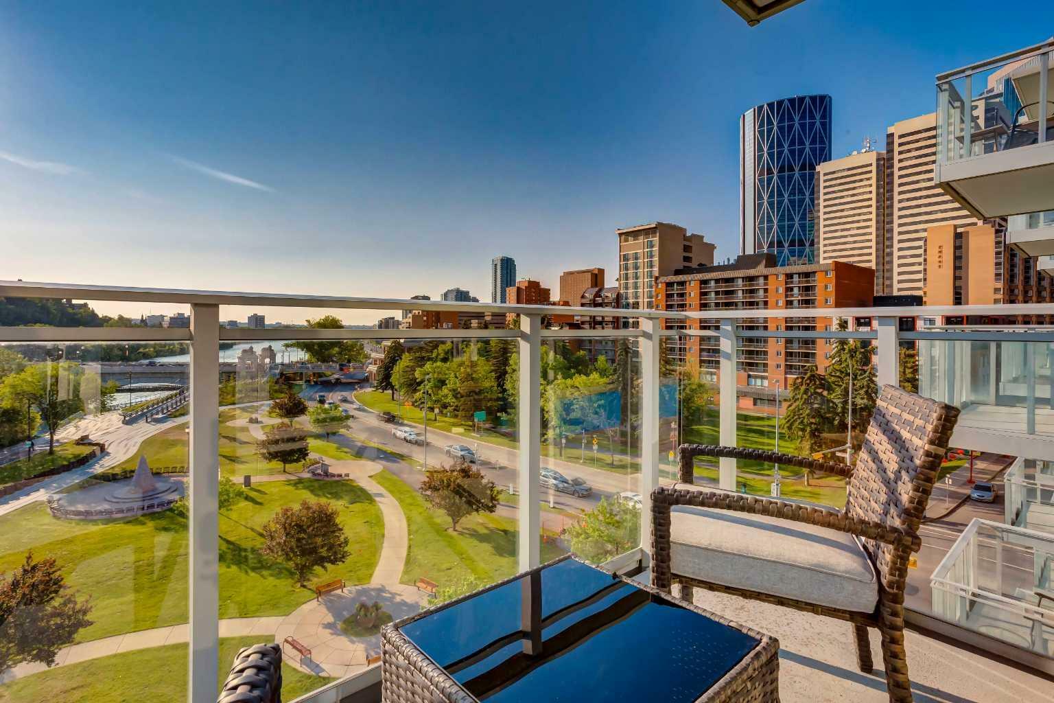 Property Photo: 118 Waterfront Court SW 603 AB T2P 1K8
