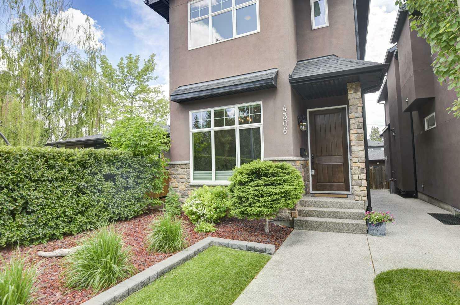Property Photo: 4306 17 Street SW AB T2P 4P8