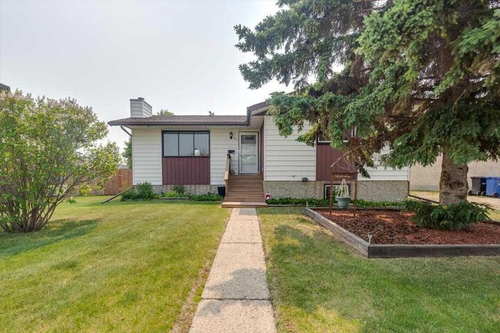 20 Larne Place  Penhold AB T0M 1R0 photo