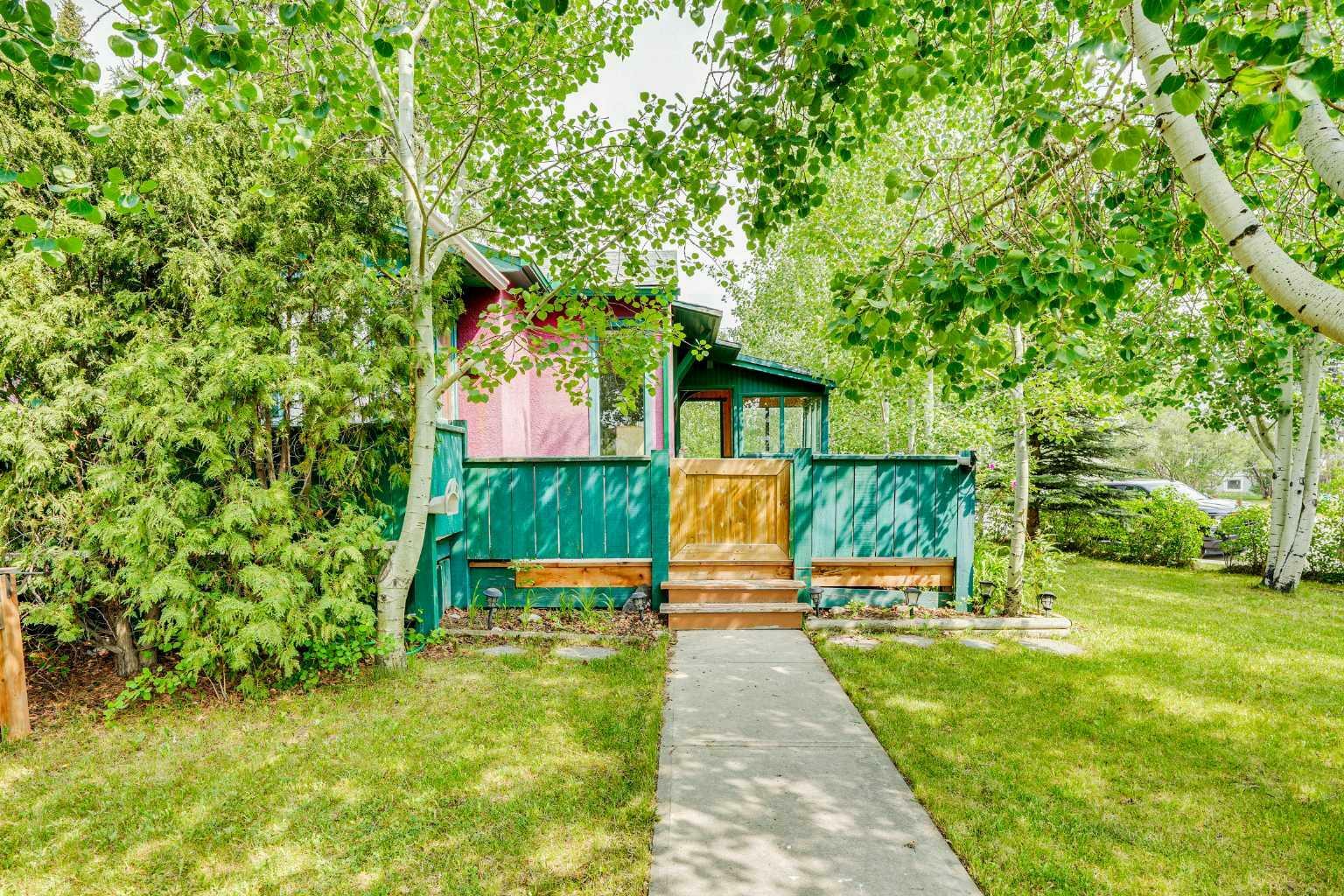 Property Photo: 540 17 Avenue NE AB T2E 1M1