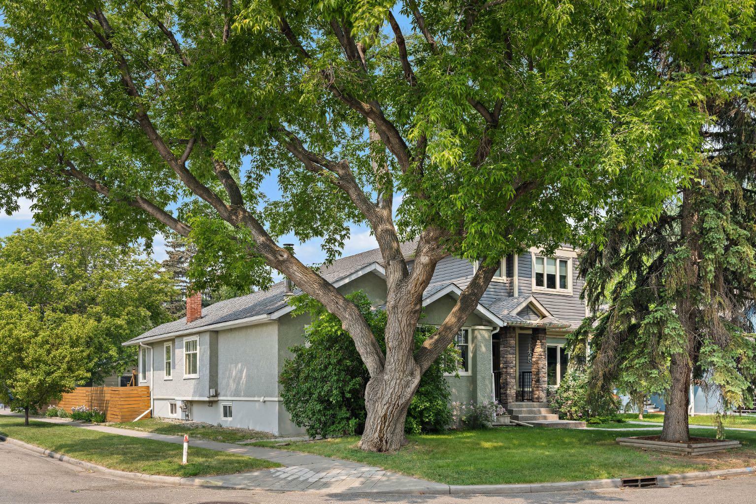 Property Photo: 1427 16A Street SE AB T2G 3S5