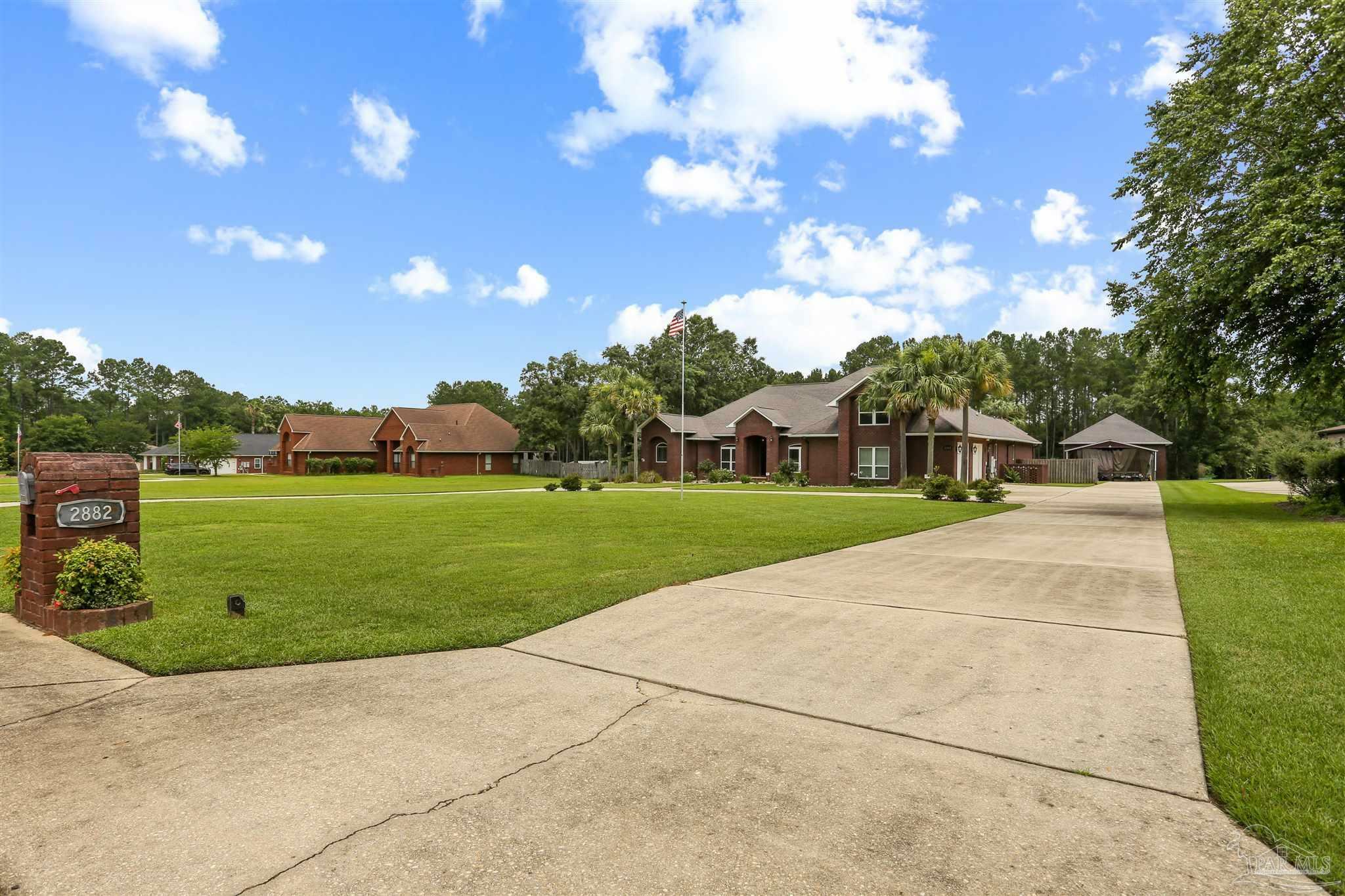 Property Photo: 2882 Tunnel Rd FL 32571