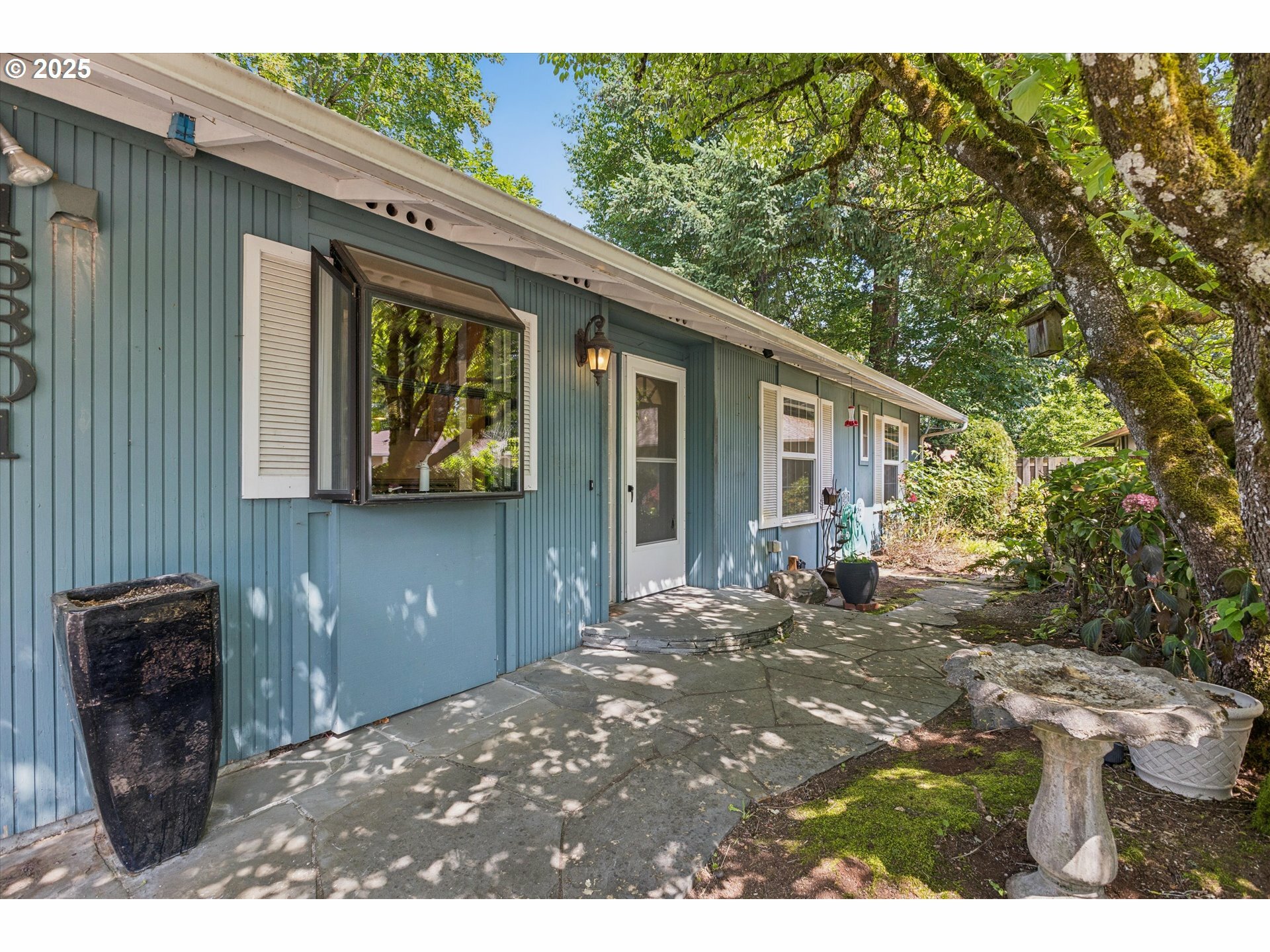 Property Photo: 16301 SE Franklin St OR 97236