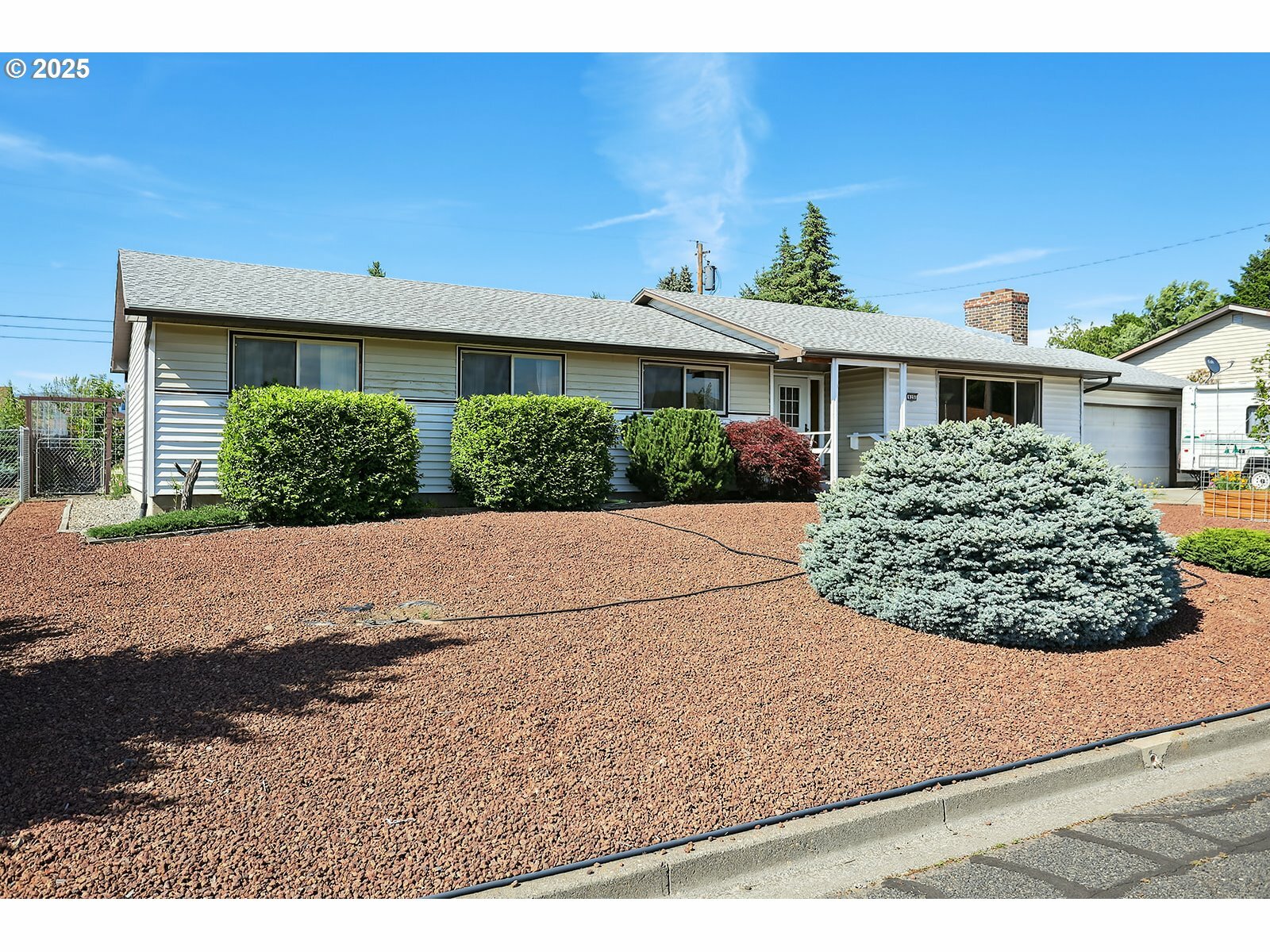 Property Photo: 825 Maple Dr WA 98620
