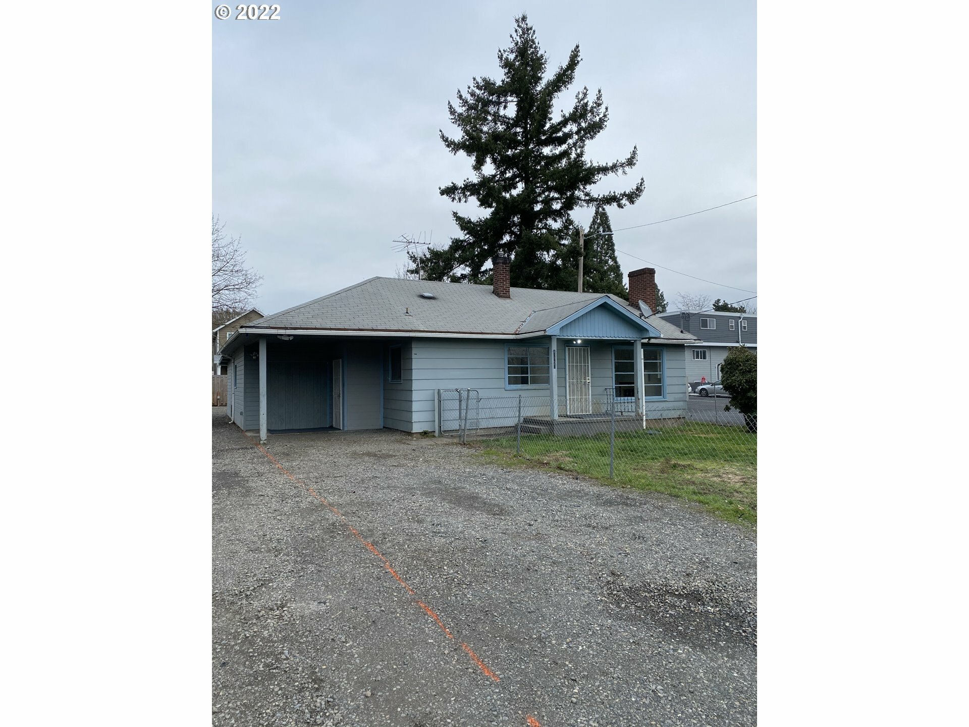 Property Photo: 15725 SE Stark St OR 97233