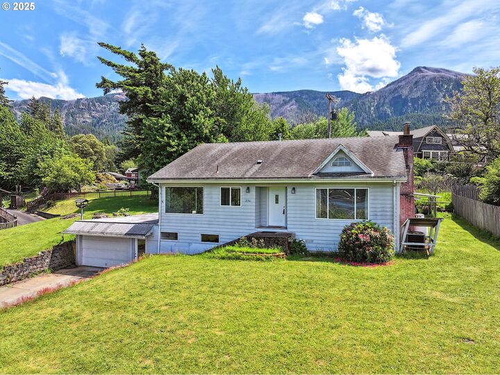 236 NE Riverview Dr  Cascade Locks OR 97014 photo